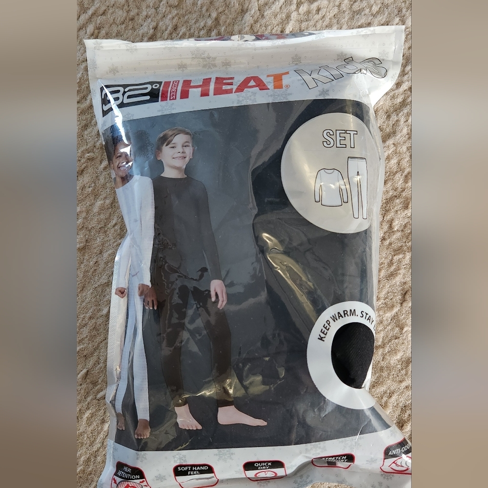 New - 32 Degrees Kid's Heat Base Layer Long Sleeve set (medium)